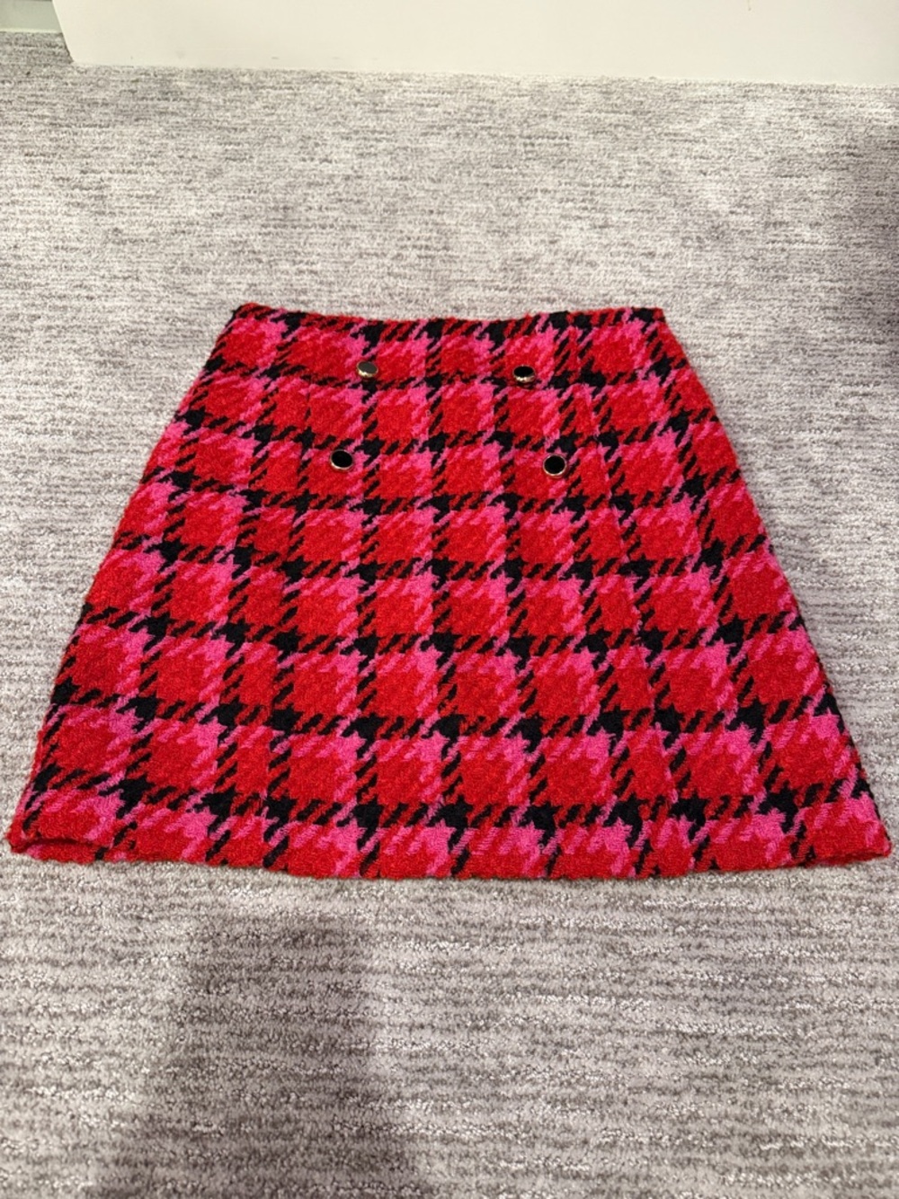 Abbey Glass Houndstooth Double-Button Mini Skirt